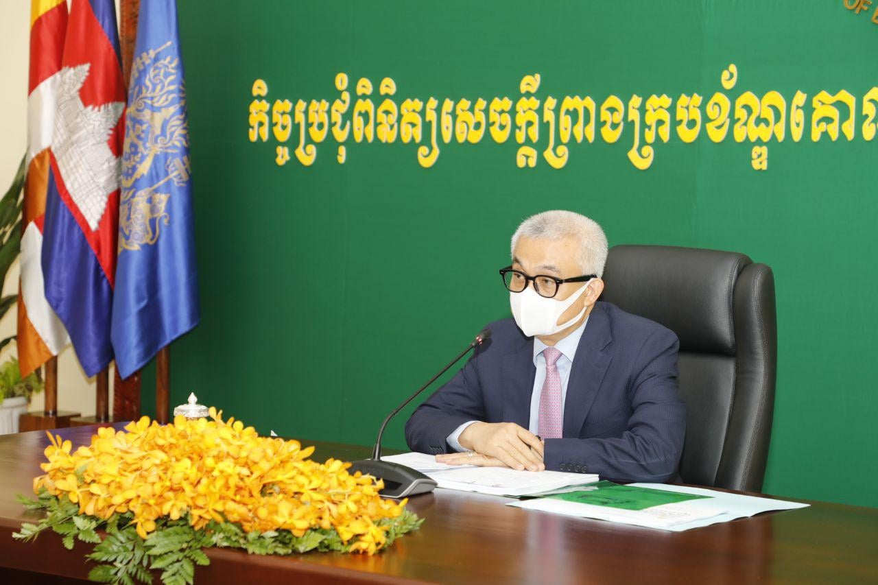 ឯកឧត្តមអគ្គបណ្ឌិតសភាចារ្យ អូន ព័ន្ធមុនីរ័ត្ន ឧបនាយករដ្ឋមន្ត្រី រដ្ឋមន្ត្រី ក្រសួងសេដ្ឋកិច្ច និងហិរញ្ញវត្ថុ