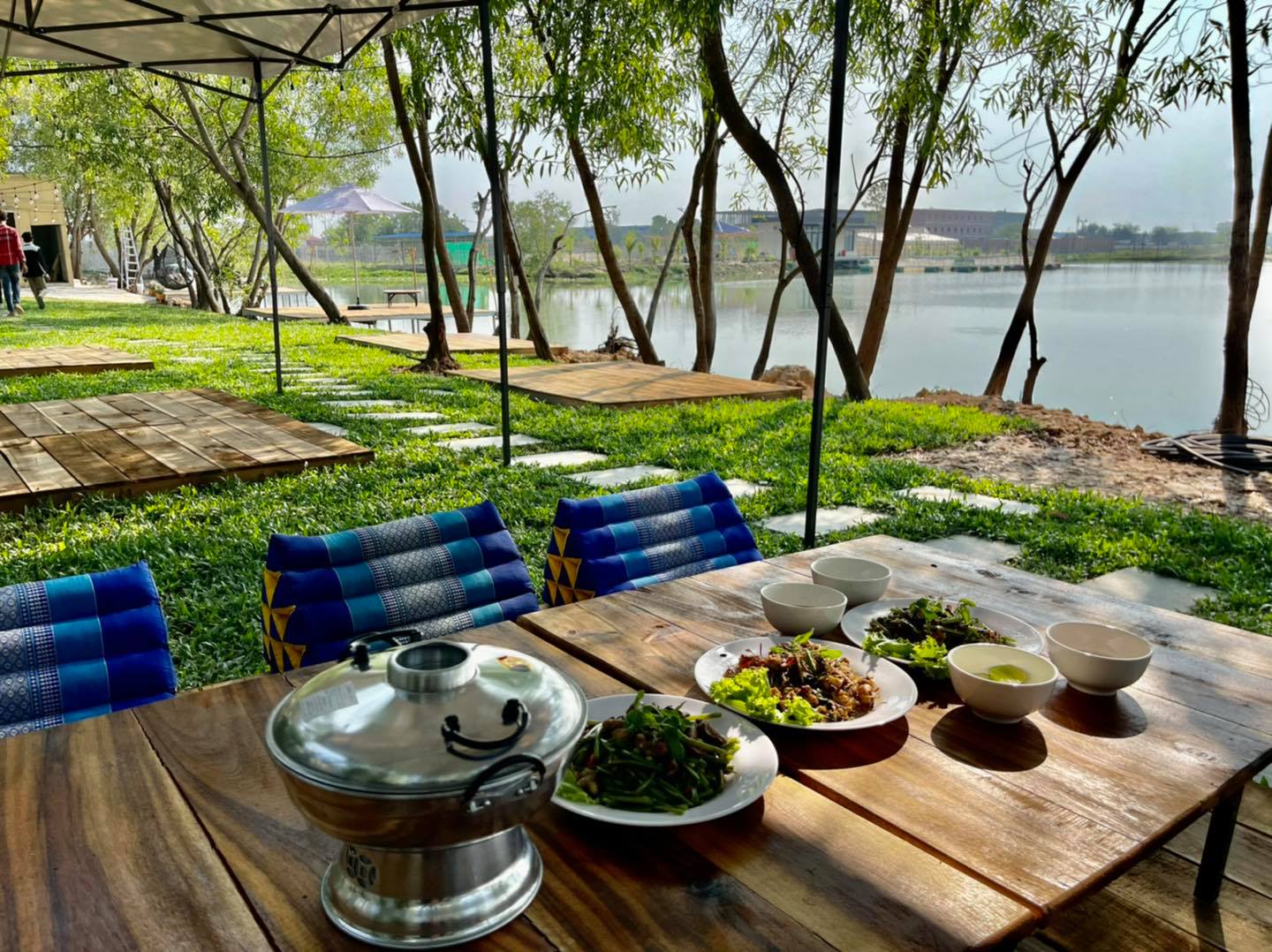 <b><i>រូបភាព៖ លំហែមាត់បឹង</i></b>