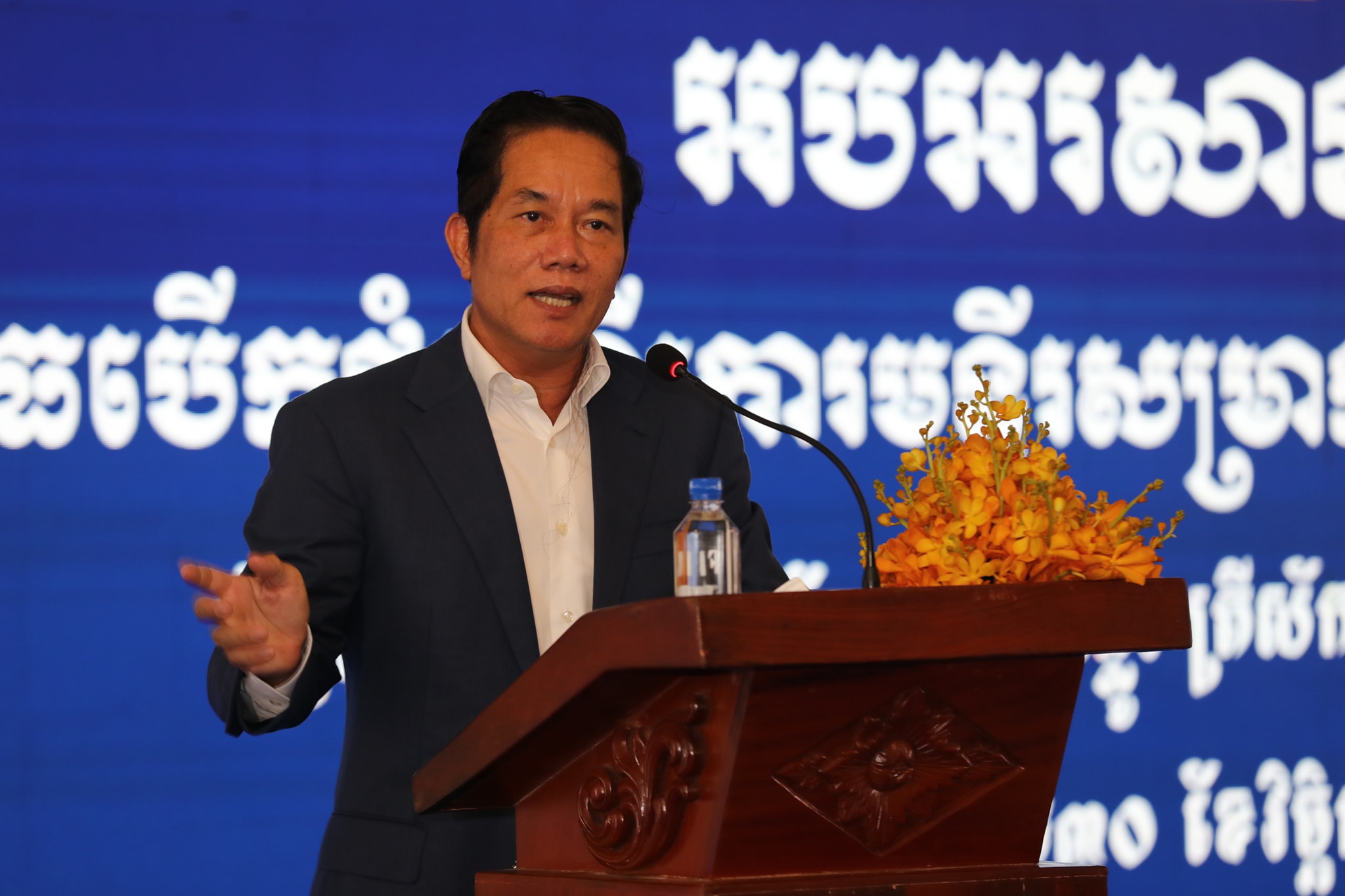 ឯកឧត្តម ឃួង ស្រេង អភិបាលរាជធានីភ្នំពេញ