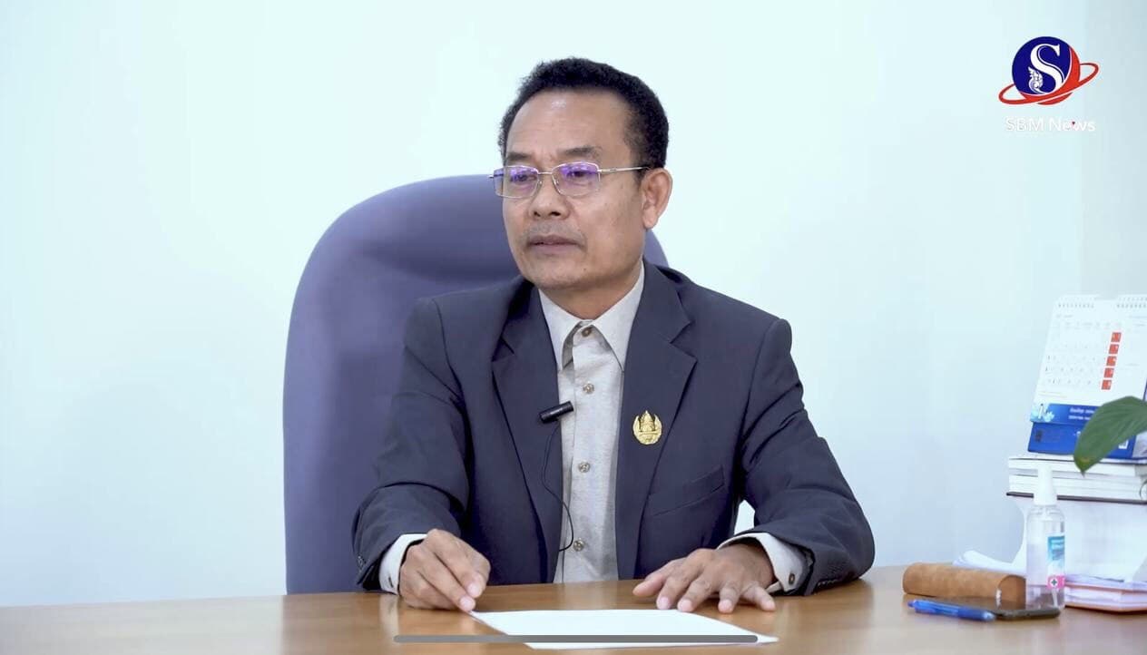 លោក ឈត ប៊ុនថង ជា​មន្ដ្រី​ស្រាវ​ជ្រាវ​ផ្នែក​ទំនាក់​ទំនង វប្បធម៌ អប់រំ និងទេសចរណ៍នៃ​រាជ​បណ្ឌិត​សភា​កម្ពុជា​