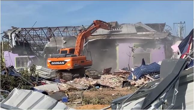 សកម្មភាពយោធាថៃ ចូលមកវាយបំផ្លាញផ្ទះពលរដ្ឋកម្ពុជាក្នុងភូមិសាស្រ្តខេត្តបន្ទាយមានជ័យ។ រូបភាព៖ បណ្តាញសង្គម