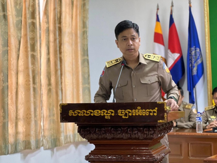 លោក ម៉ូវ ម៉ានិត អភិបាល នៃគណៈអភិបាលខណ្ឌច្បារអំពៅ
