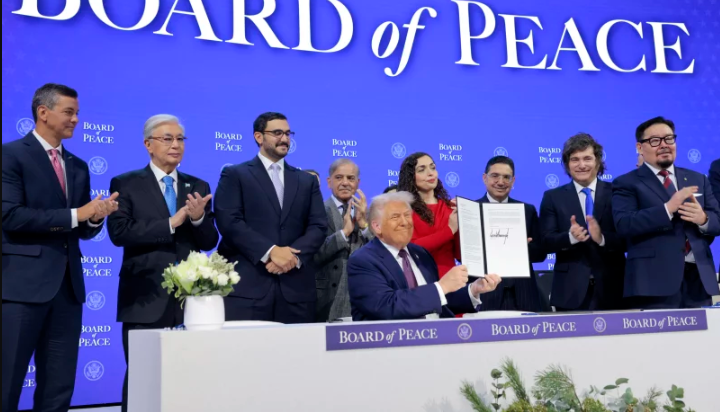 លោក ត្រាំ ស៊ីញ៉េ និងប្រកាសបង្កើតក្រុមប្រឹក្សាសន្តិភាពជាផ្លូវការ។&nbsp;