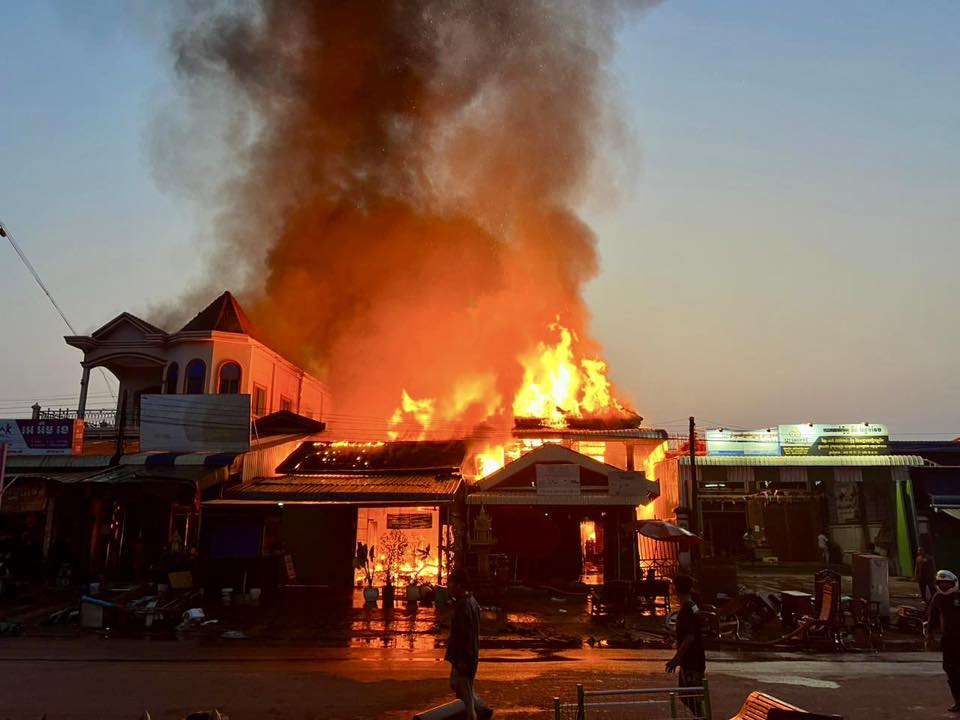 ករណីអគ្គិភ័យស្ថិត នៅភូមិ​អូរជញ្ជៀន ឃុំ​អន្លង់វែង ស្រុក​អន្លង់វែង ខេត្ត​ឧត្ដរមានជ័យ​។ រូបភាព៖ នាយកដ្ឋាននគរបាលបង្ការពន្លត់អគ្គិភ័យ និងសង្រ្គោះ