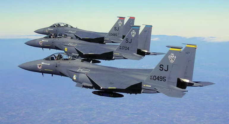 យន្តហោះចម្បាំង&nbsp;F-15E តែមិនមែនជាយន្តហោះស្ថិតក្នុងសង្គ្រាមដែលកងទ័ពគុយវ៉ែតបាញ់ទម្លាក់នោះទេ។&nbsp;