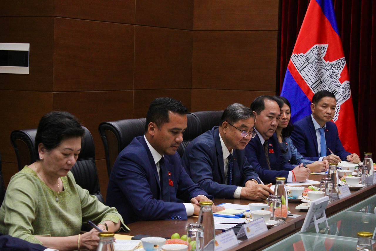 កិច្ចប្រជុំកម្ពុជា-វៀតណាម។