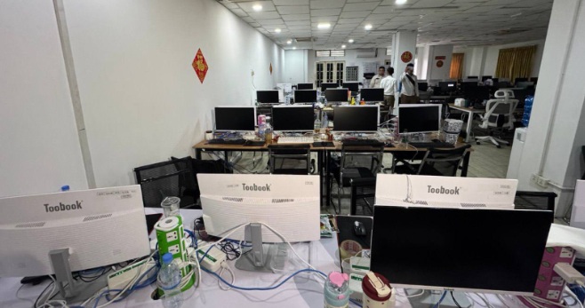 ទីតាំងឆបោកអនឡាញមួយកន្លែង ដែលអាជ្ញាធរកម្ពុជារកឃើញ។&nbsp;