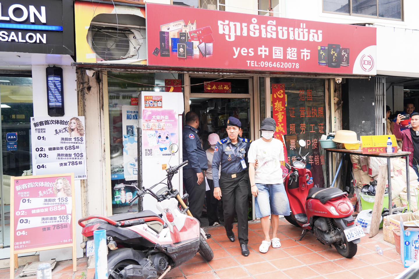 សកម្មភាពកម្លាំង​ជំនាញ​នៃការិយាល័យ​ប្រឆាំង​ការ​ជួញដូរ​មនុស្ស&nbsp;ចុះបង្ក្រាបលើ​ទីតាំង​លក់សម្ភារអាសអាភាសចំនួន​៣​កន្លែង