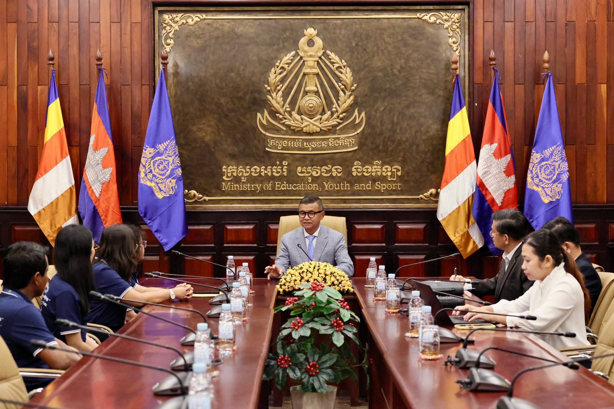 លោកឧបនាយករដ្ឋមន្ត្រី ហង់ជួន ណារ៉ុន រដ្ឋមន្ត្រីក្រសួងអប់រំ យុវជន និងកីឡា ជាមួយប្រតិភូអង្គការPSE។