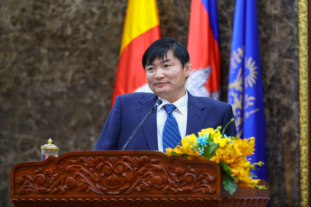 លោក ហេង សួរ រដ្ឋមន្រ្តីក្រសួងការងារ