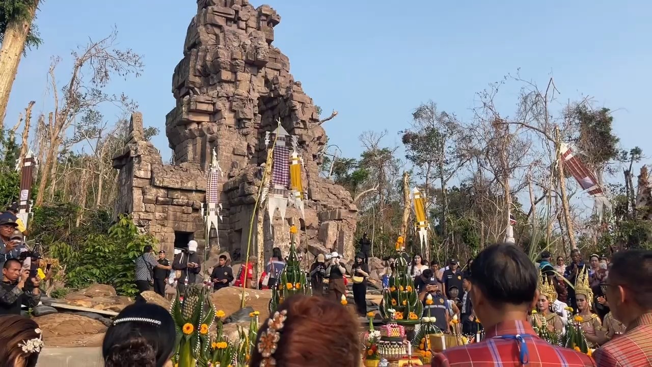 រូបភាព៖ ភាគីថៃឡើងទៅធ្វើទៅធ្វើពិធីសាសនាលើប្រាសាទតាក្រីក្នុងទឹកដីកម្ពុជា៕