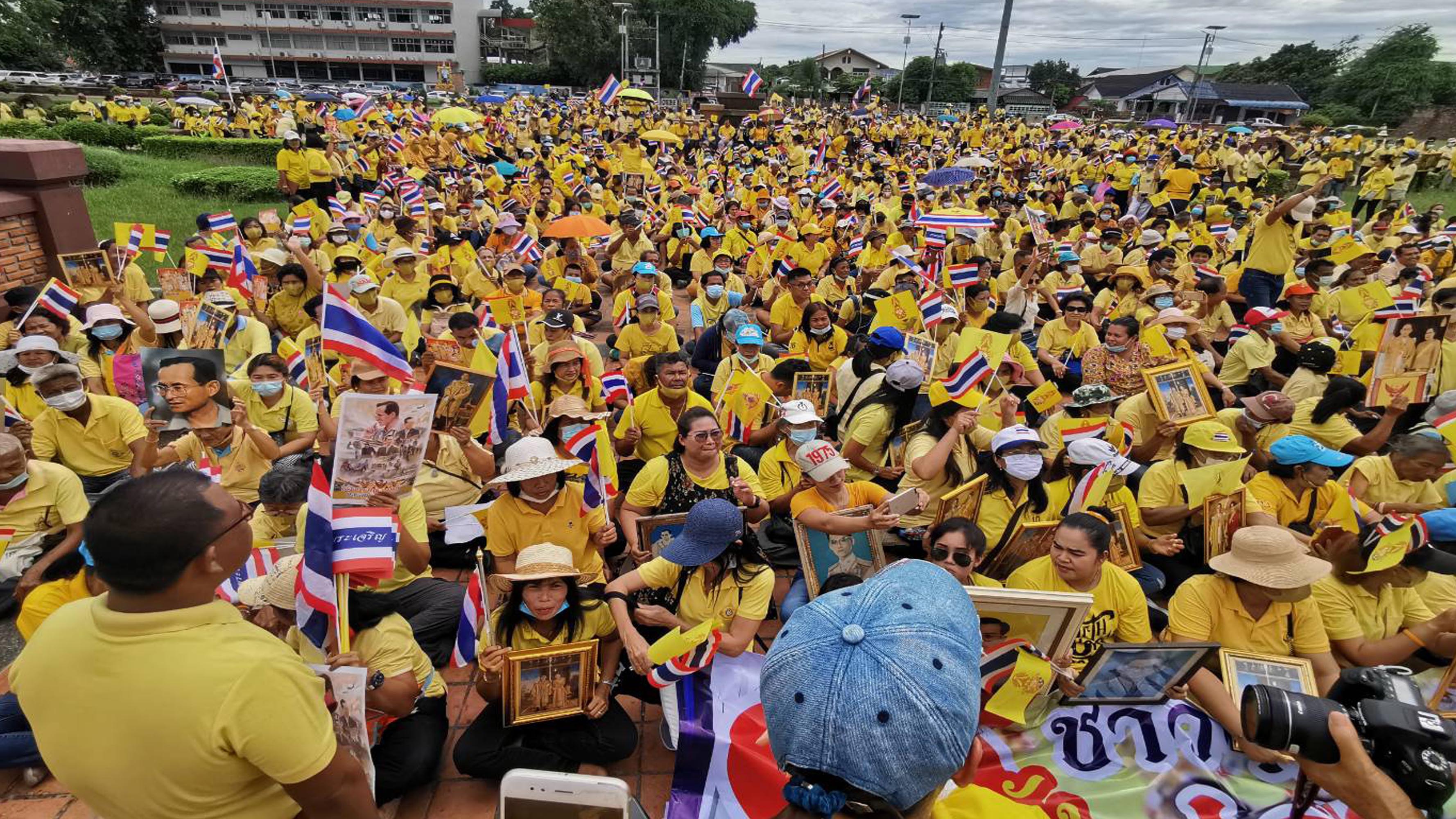 ក្រុមបាតុករអាវលឿង