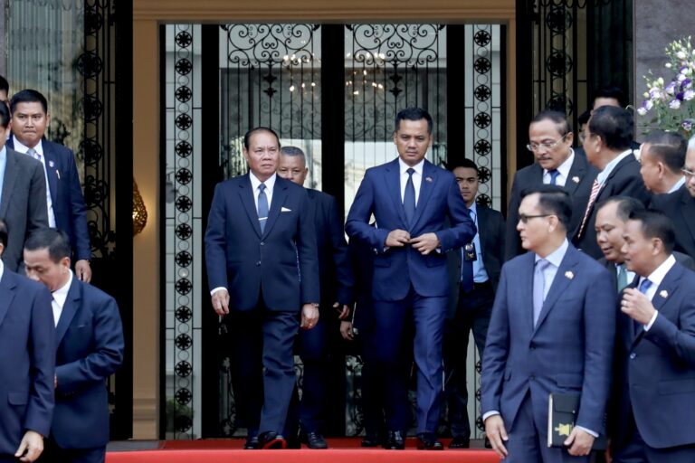 លោក ស សុខា រដ្ឋមន្រ្តីក្រសួងមហាផ្ទៃ និងលោក វិល័យ ឡាខាំហ្វង រដ្ឋមន្ត្រីក្រសួងសន្តិសុខសាធារណៈឡាវ