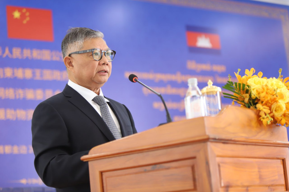 លោកទេសរដ្ឋមន្ត្រី ឆៃ ស៊ីណារិទ្ធ គណៈកម្មការចំពោះកិច្ចប្រយុទ្ធប្រឆាំងការឆបោកតាមប្រព័ន្ធបច្ចេកវិទ្យា(គ.ប.ឆ.ប.) ។ប្រភព(AKP)