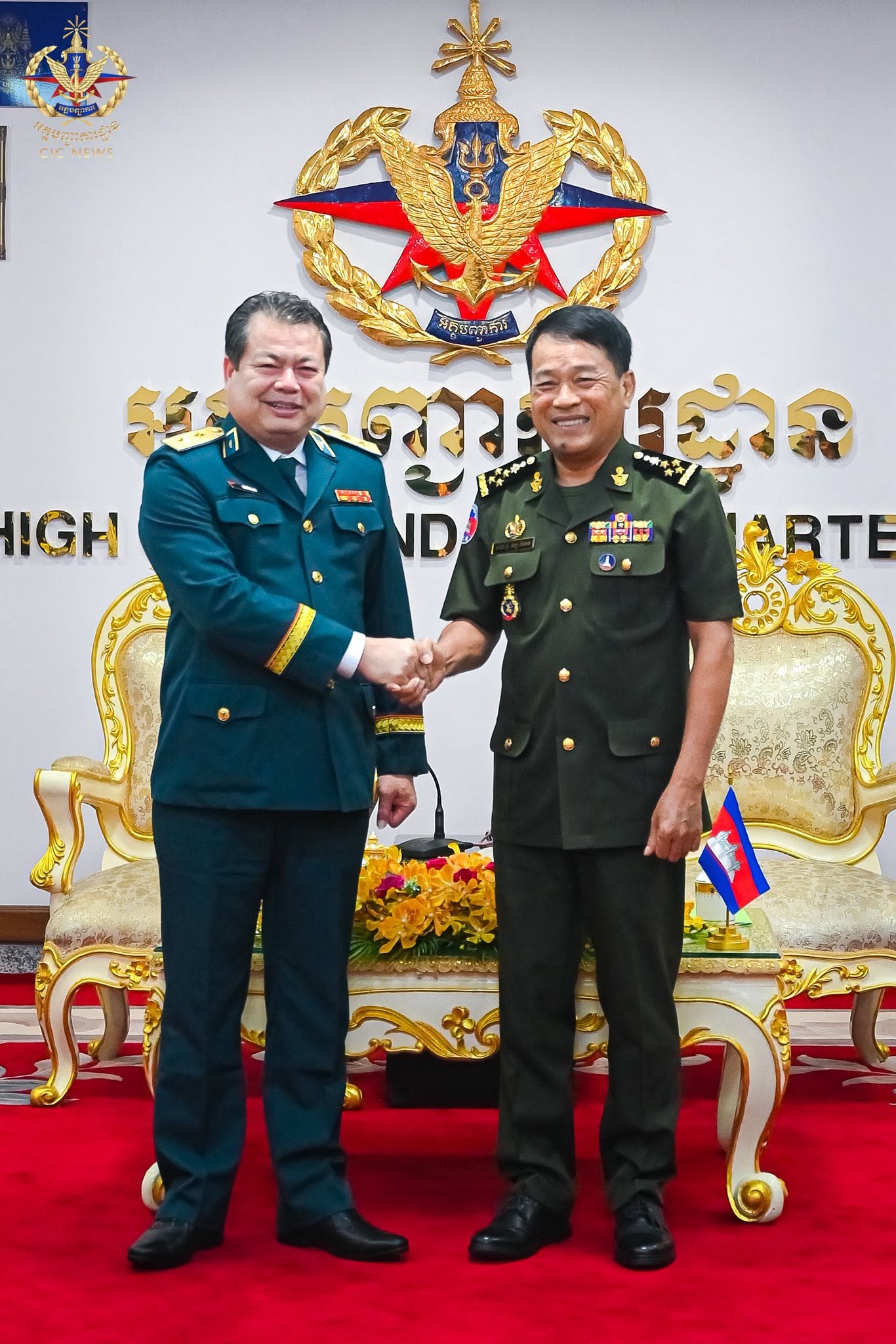 លោកឧត្តមសេនីយ៍ទោ វូ ហុងសឺន (VU HONG SON) ក្នុងជំនួបផ្ទាល់មុខជាមួយ លោកនាយឧត្តមសេនីយ៍ វង្ស ពិសេន មេបញ្ជាការនៃកងយោធពលខេមរភូមិន្ទកម្ពុជា នៅរាជធានីភ្នំពេញ៕