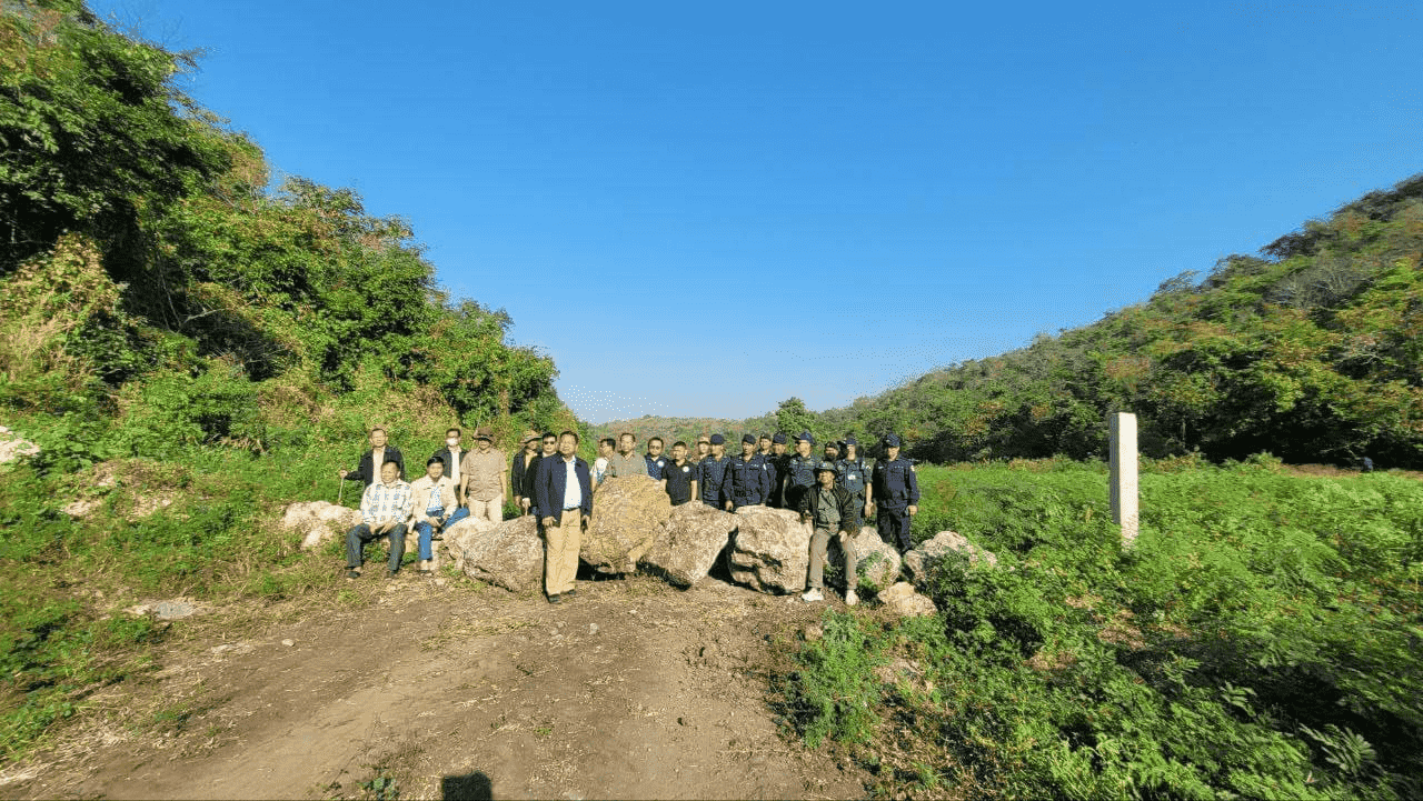 អាជ្ញាធរខេត្តបន្ទាយមានជ័យ ចុះរុះរើគំនរថ្មដែលបានដាក់រាំងផ្លូវរបស់ក្រុមហ៊ុនកូណៃ&nbsp;នៅភ្នំកងវ៉ា