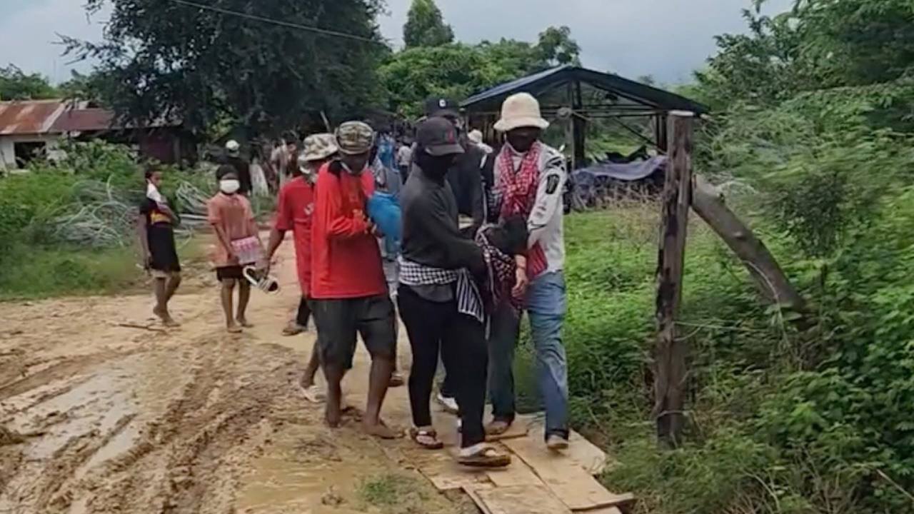 ពលរដ្ឋខ្មែរនៅភូមិព្រៃចាន់ ខេត្តបន្ទាយមានជ័យរងរបួសព្រោះទាហានថៃបាញ់កាំភ្លើងខ្យល់ កាលពីពេលថ្មីៗនេះ