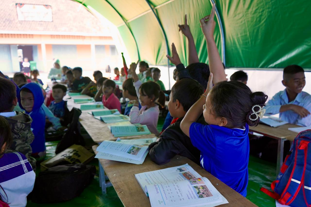 បន្ទប់រៀនបណ្តោះអាសន្នក្នុងខេត្តបន្ទាយមានជ័យ។ រូបភាព៖ ក្រសួងអប់រំ