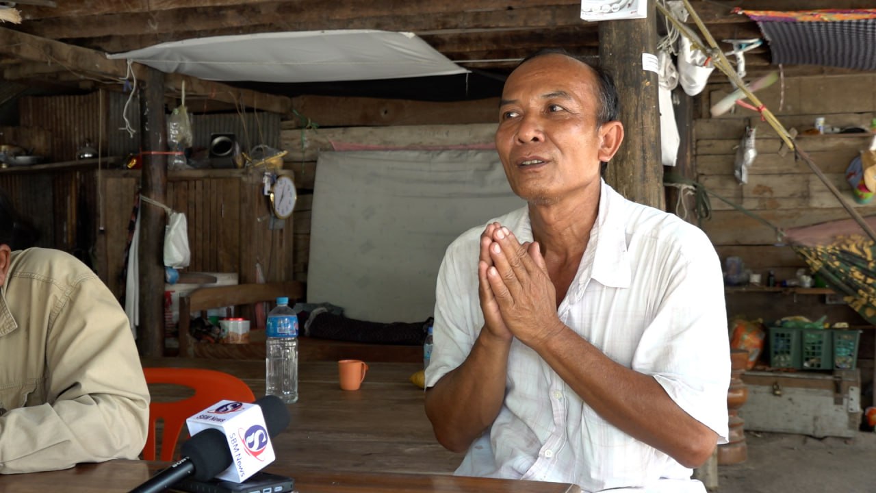 លោក ម៉ន ហួង មេភូមិភ្នំធំខាងជើង