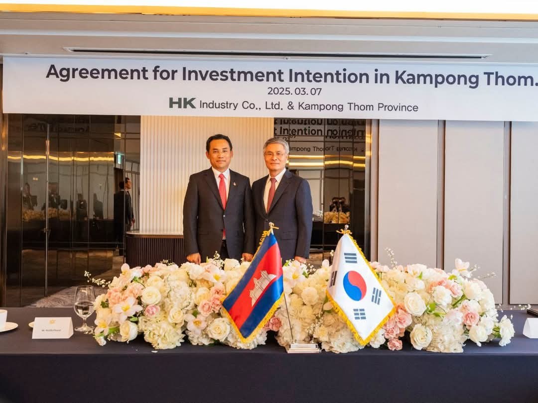 លោក នួន ផារ័ត្ន&nbsp; និងប្រធានក្រុមហ៊ុន Heungkuk Industry