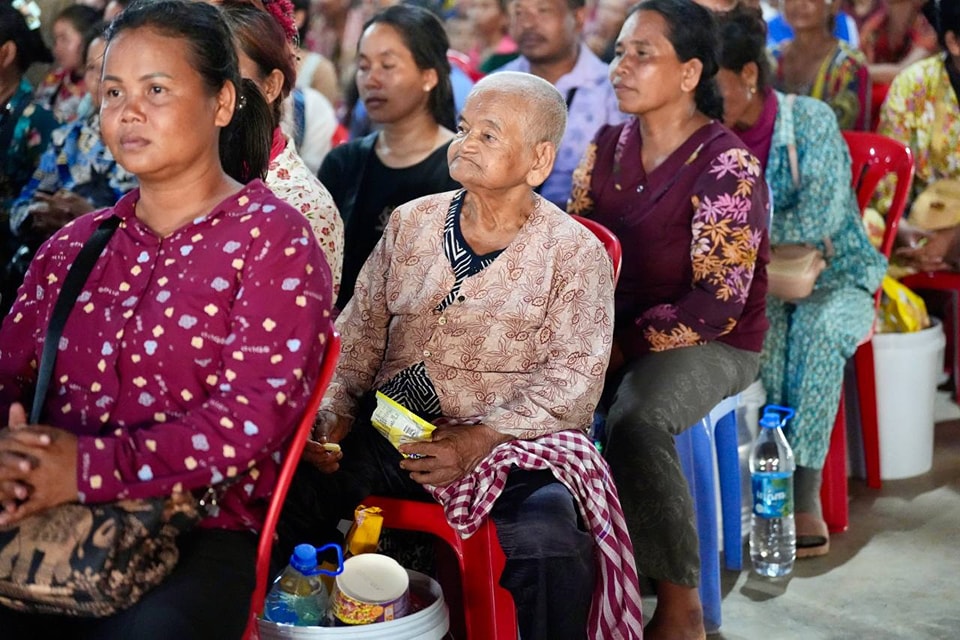 ទិដ្ឋភាពពលរដ្ឋដែលភៀសខ្លួនមកស្នាក់នៅក្នុងវត្ត