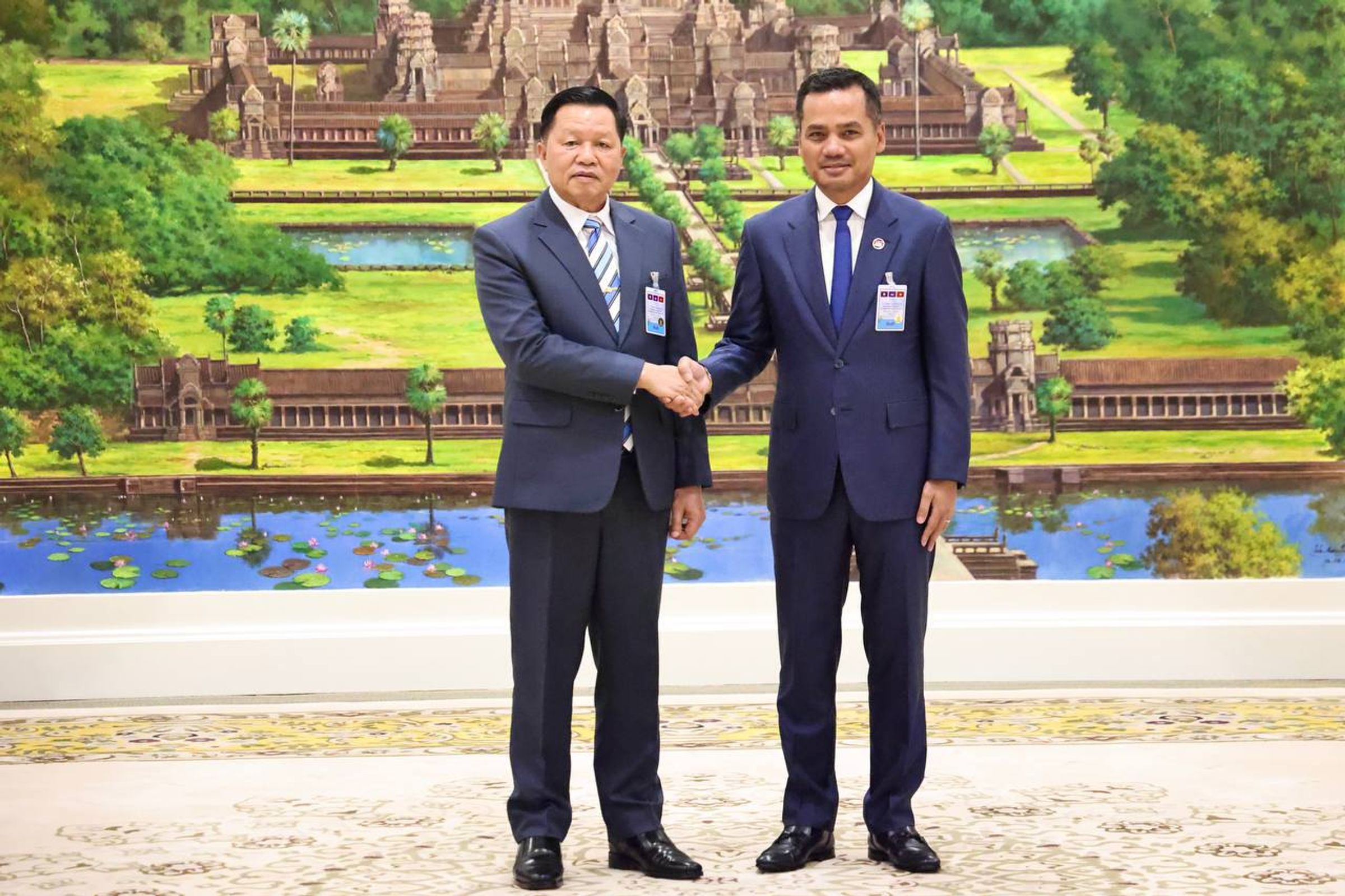 កម្ពុជា-ឡាវ
