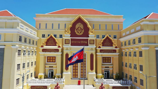 អគារសាលាយុត្តិធម៌ ដែលមានតុលាការភ្នំពេញ និងសាលាឧទ្ធរណ៍ភ្នំពេញនៅជាមួយគ្នា