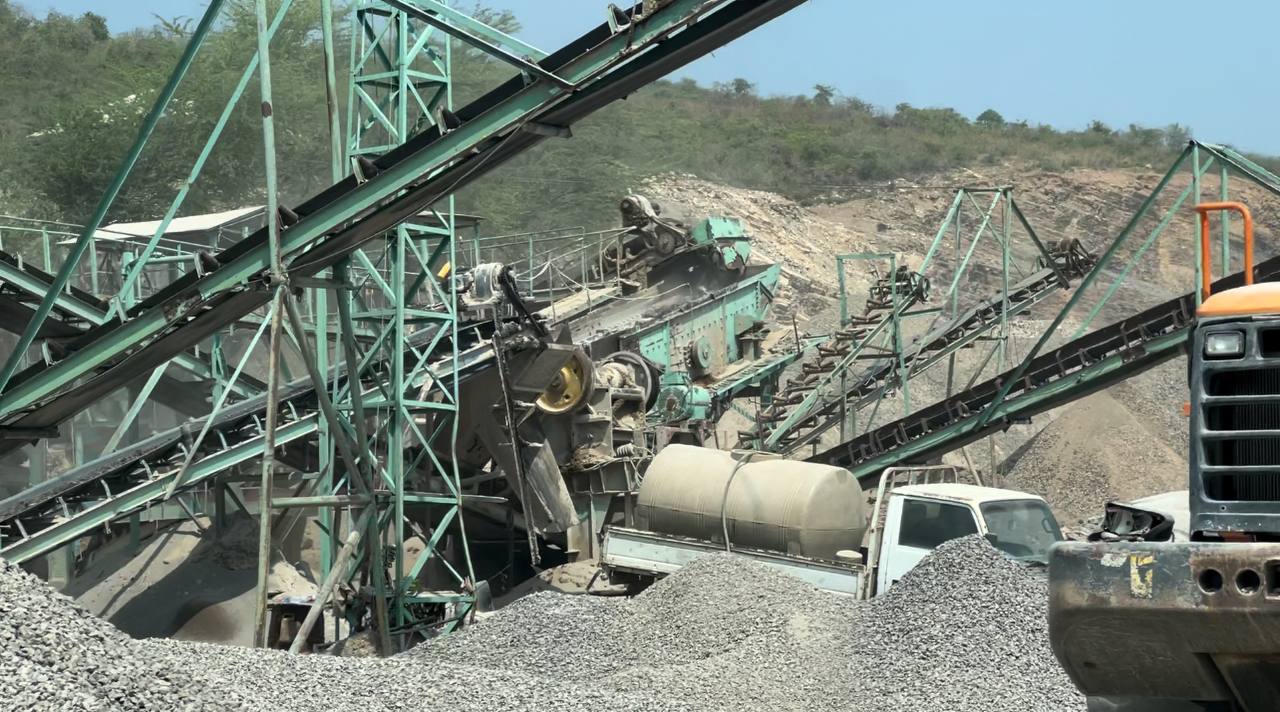 សកម្មភាពអាជីវកម្មថ្មភ្នំធំ