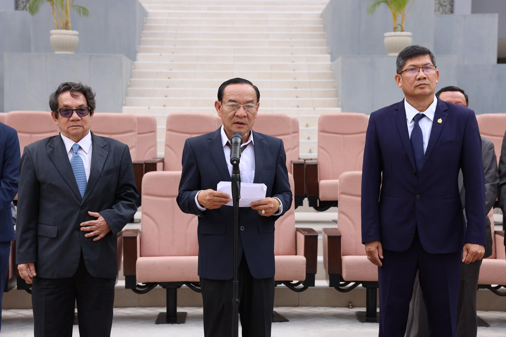 លោក នាក់ សុទ្ធា នាយកវិទ្យាល័យឥន្ទ្រទេវី&nbsp;