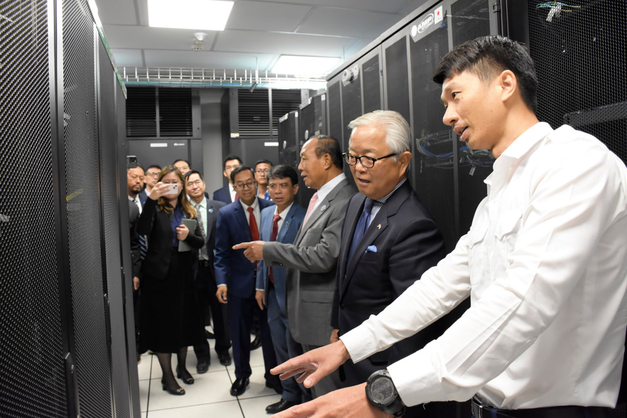 ពិធីប្រគល់-ទទួល នៃប្រព័ន្ធចុះបញ្ជី និងគ្រប់គ្រងព័ត៌មានអ្នកបោះឆ្នោត។ រូបភាព៖ គ.ជ.ប