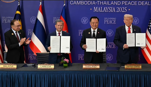 ពិធីចុះហត្ថលេខាលើកិច្ចព្រមព្រៀងសន្តិភាពកម្ពុជា-ថៃ&nbsp;ក្នុងរាជធានីគូឡាឡាំពួរ ប្រទេសម៉ាឡេស៊ី