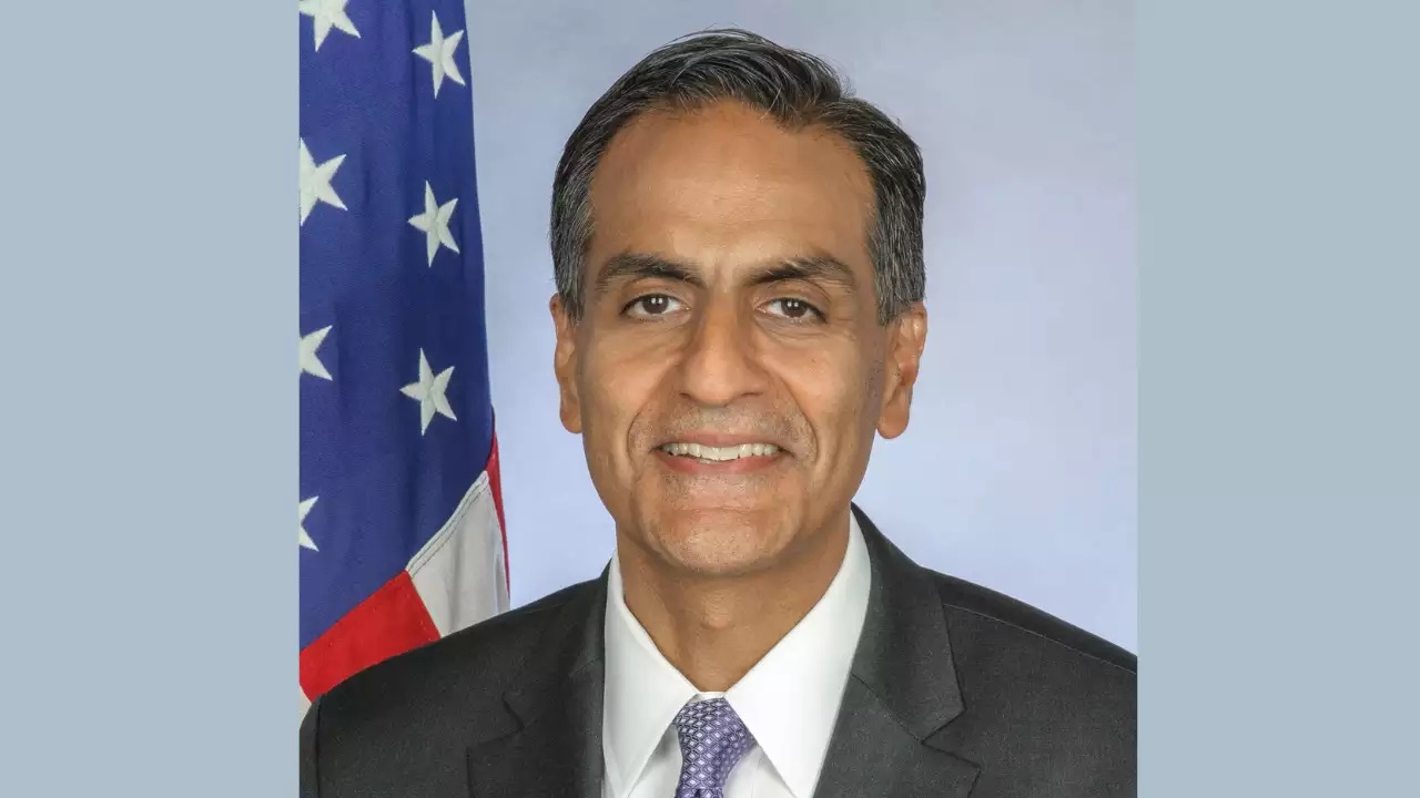 លោក Richard Verma