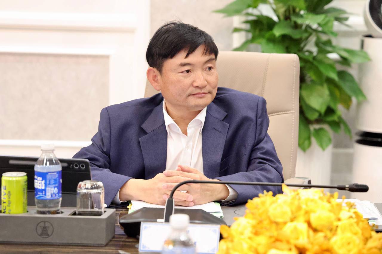 លោក ហេង សួរ រដ្ឋមន្រ្តីក្រសួងការងារ