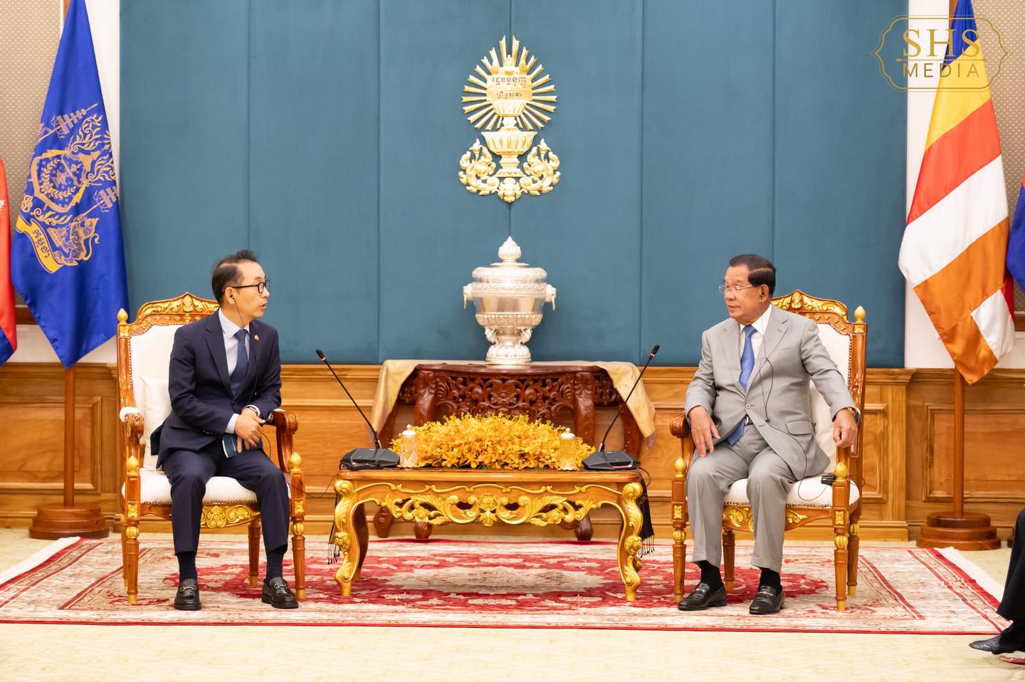 សម្តេចតេជោ ហ៊ុន សែន ប្រធានព្រឹទ្ធសភា ជួបពិភាក្សាជាមួយលោក ផាក ជុងវុក ឯកអគ្គរដ្ឋទូតវិសាមញ្ញនិងពេញសមត្ថភាពនៃសាធារណរដ្ឋកូរ៉េប្រចាំកម្ពុជា។