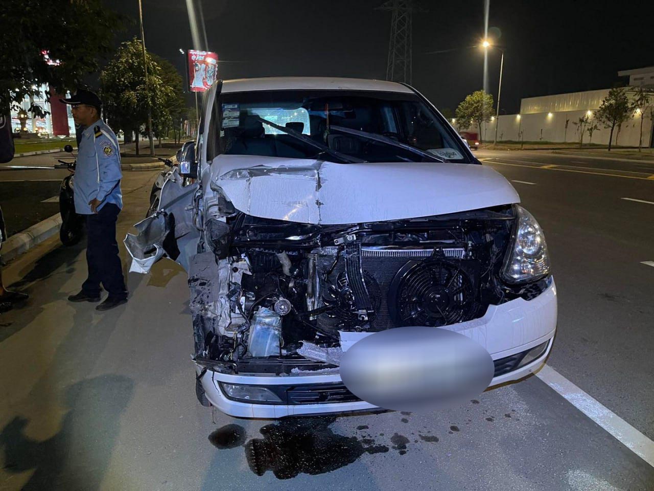 រថយន្តស្តារិច ពណ៌-ស&nbsp; ដែលបុកម៉ូតូសណ្ដោងរ៉ឺម៉ក កាលពីយប់ថ្ងៃទី០២កុម្ភៈ ឆ្នាំ២០២៥ លើផ្លូវ៦០ម៉ែត្រ