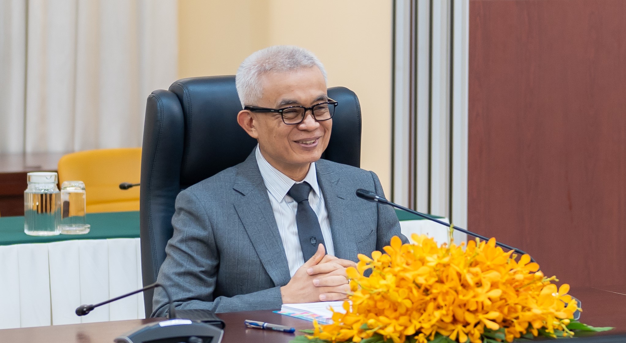 លោក អូន ព័ន្ធមុនីរ័ត្ន