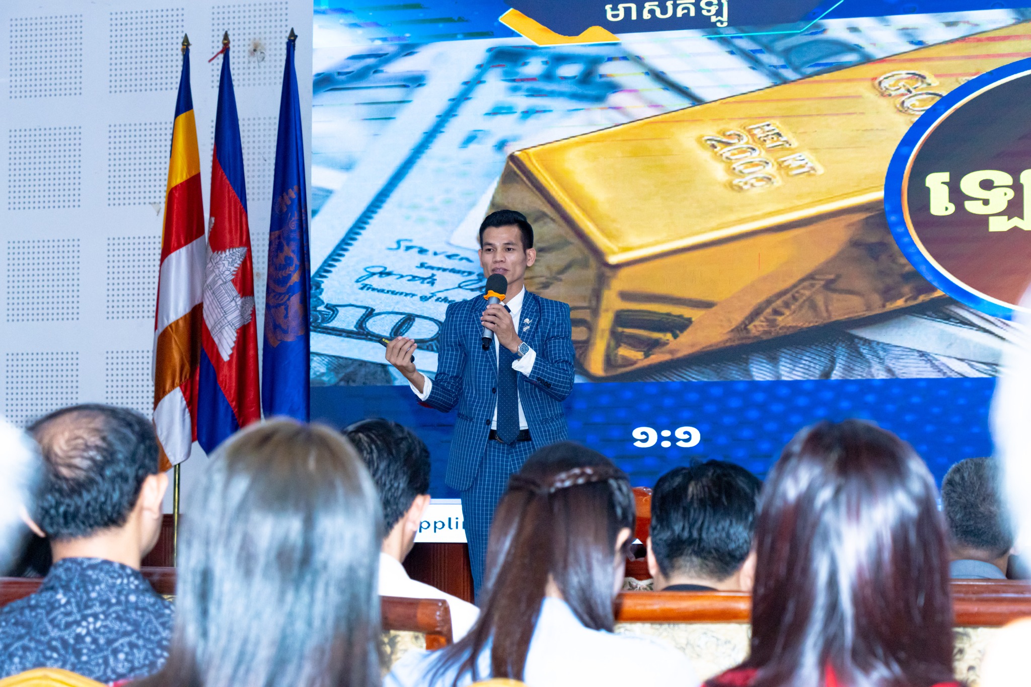 លោក ឡុង សំណាង អ្នកប្រឹក្សាយោបល់ហិរញ្ញវត្ថុ
