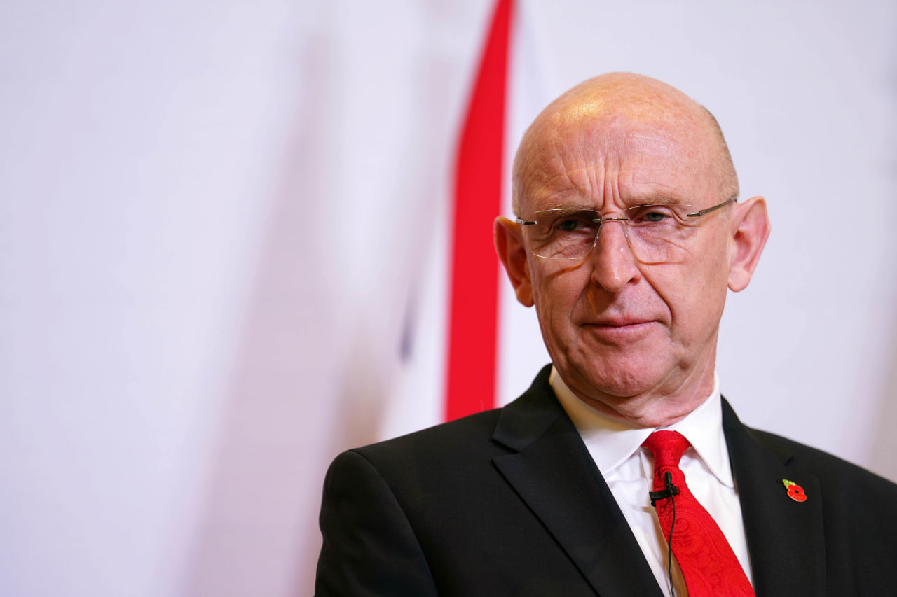 លោក ចន ហេលី (John Healey)