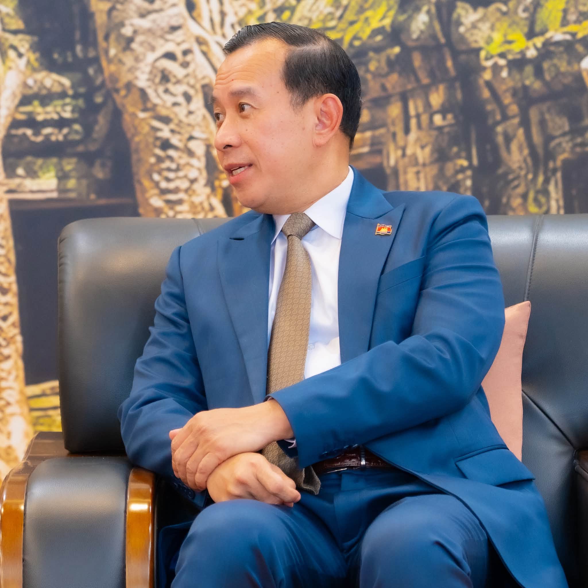 លោកហួត ហាក់ រដ្ឋមន្ត្រីក្រសួងទេសចរណ៍