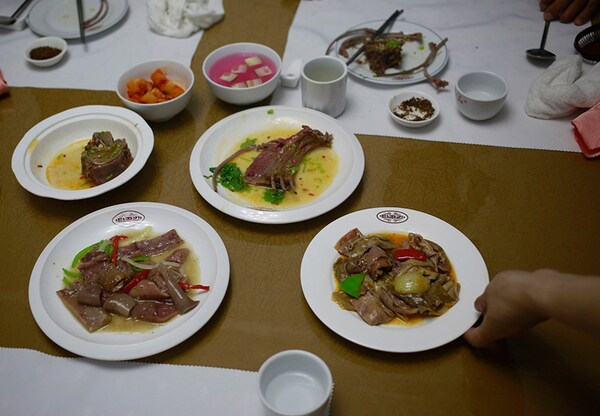 អាហារដែលចម្អិនអំពីសាច់សត្វសុនខ