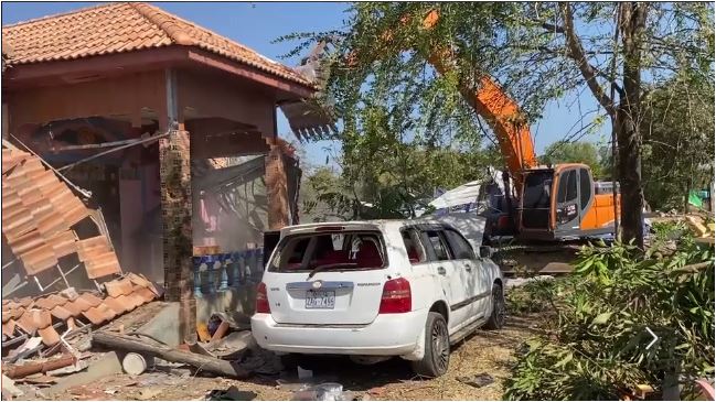 សកម្មភាពយោធាថៃ ចូលមកវាយបំផ្លាញផ្ទះពលរដ្ឋកម្ពុជាក្នុងភូមិសាស្រ្តខេត្តបន្ទាយមានជ័យ។ រូបភាព៖ បណ្តាញសង្គម