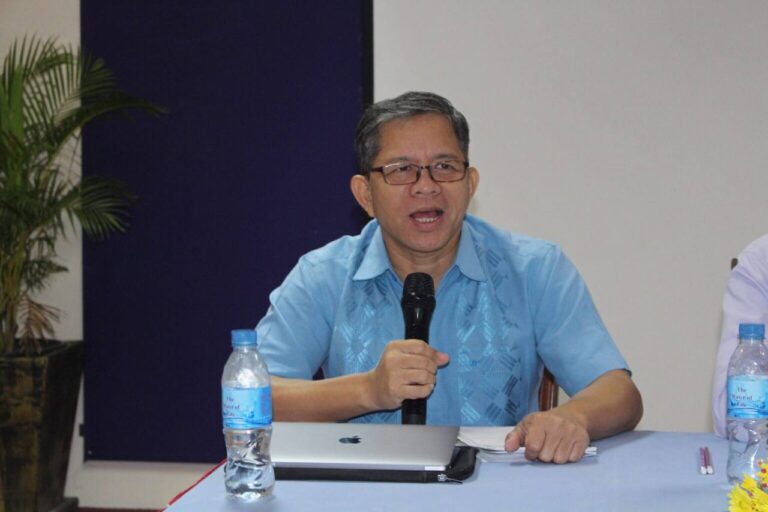 លោក យ៉ង់ គឹមអេង&nbsp;​ប្រធាន​មជ្ឈមណ្ឌល​ប្រជាជន​ ដើម្បី​អភិវឌ្ឍន៍ ​និង​សន្តិភាព&nbsp; &nbsp;