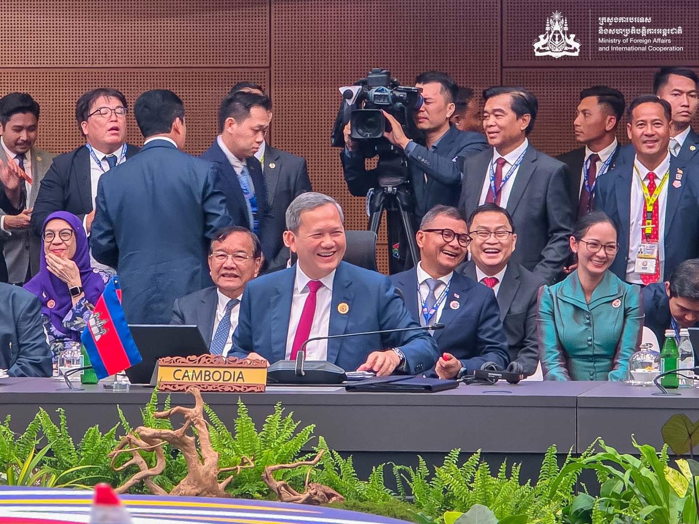 មេដឹកនាំកម្ពុជា សម្តេចធិបតី ហ៊ុន ម៉ាណែត និងគណៈប្រតិភូក្នុងកិច្ចប្រជុំអាស៊ាន នៅប្រទេសម៉ាឡេស៊ី កាលពីឆ្នាំ២០២៥។