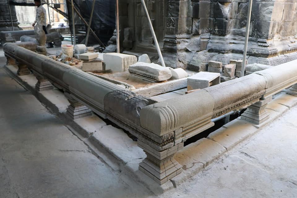 បង្កាន់ដៃនាគរបស់ប្រាសាទបន្ទាយសំរ៉ែ