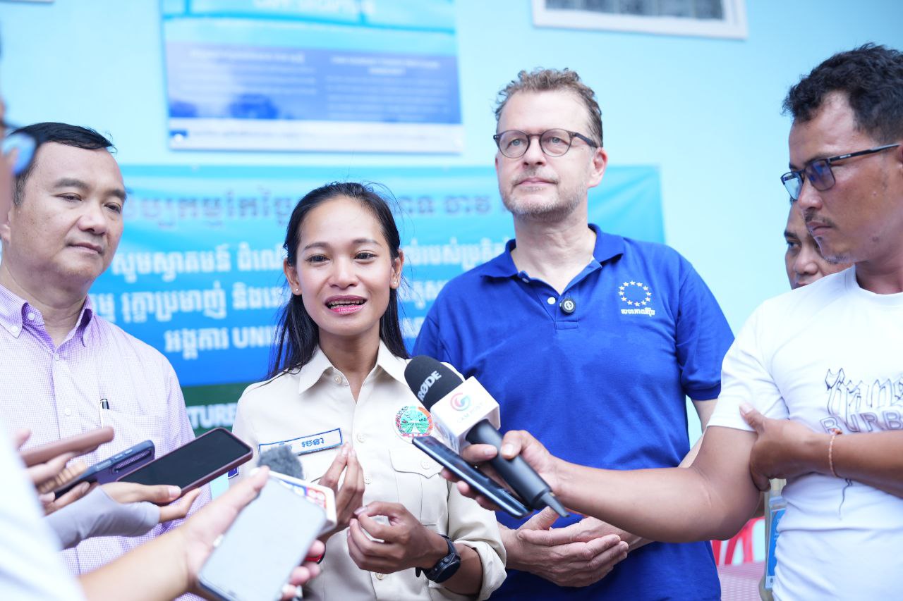 កញ្ញា អ៊ឹម រចនា អនុរដ្ឋលេខាធិការក្រសួងកសិកម្ម ផ្ដល់បទម្ភាសដល់អ្នកសារព័ត៌មាន។ រូបភាព/ ក្រសួងកសិកម្ម