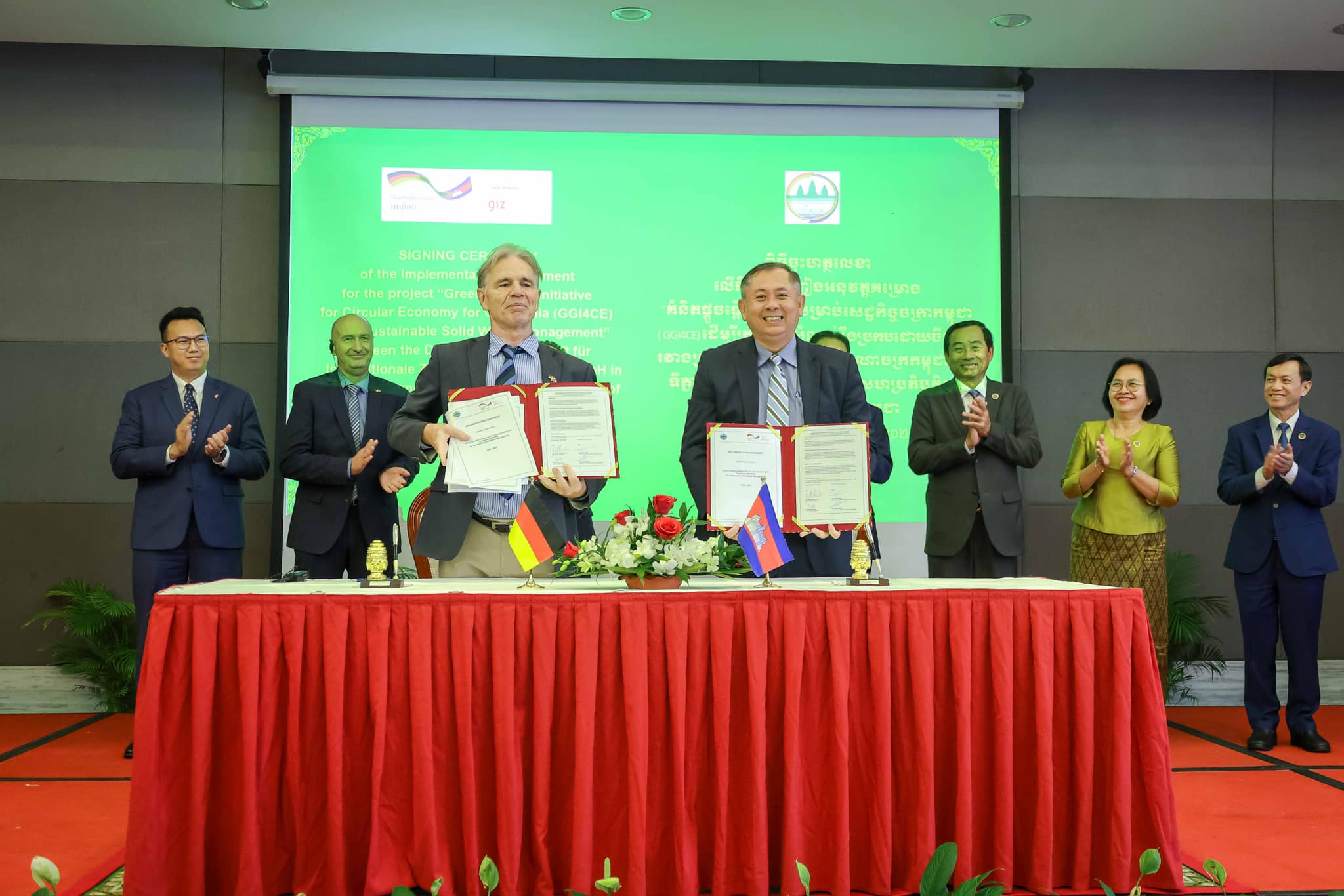 &nbsp; ពិធីចុះកិច្ចព្រមព្រៀងអនុវត្តគម្រោងរួមគ្នា«គំនិតផ្តួចផ្តើមបៃតង ដើម្បីសេដ្ឋកិច្ចចក្រាសម្រាប់ការគ្រប់គ្រងសំរាមសំណល់រឹងប្រកបដោយចីរភាពនៅកម្ពុជា»