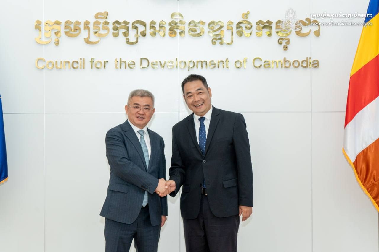 លោក ជា វុទ្ធី អគ្គលេខាធិការក្រុមប្រឹក្សាអភិវឌ្ឍន៍កម្ពុជា និងប្រធានសហព័ន្ធសិក្សាស្រាវជ្រាវសេដ្ឋកិច្ចឧស្សាហកម្មតំបន់ឆ្នេរក្វាងតុង-ហុងកុង-ម៉ាកាវ។