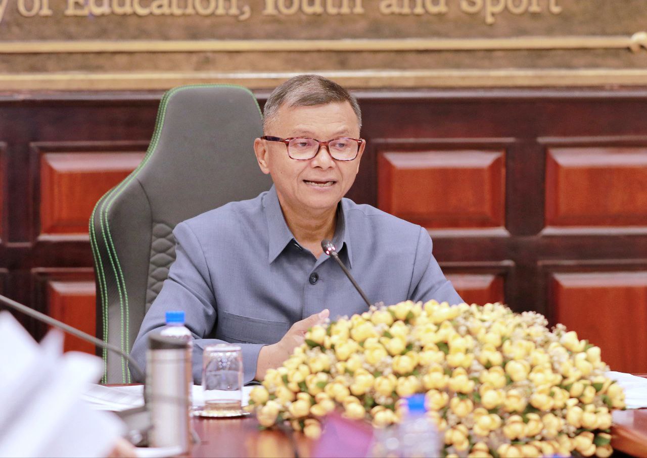 លោក ហង់ ជួនណារ៉ុន រដ្ឋមន្រ្តីក្រសួងអប់រំ