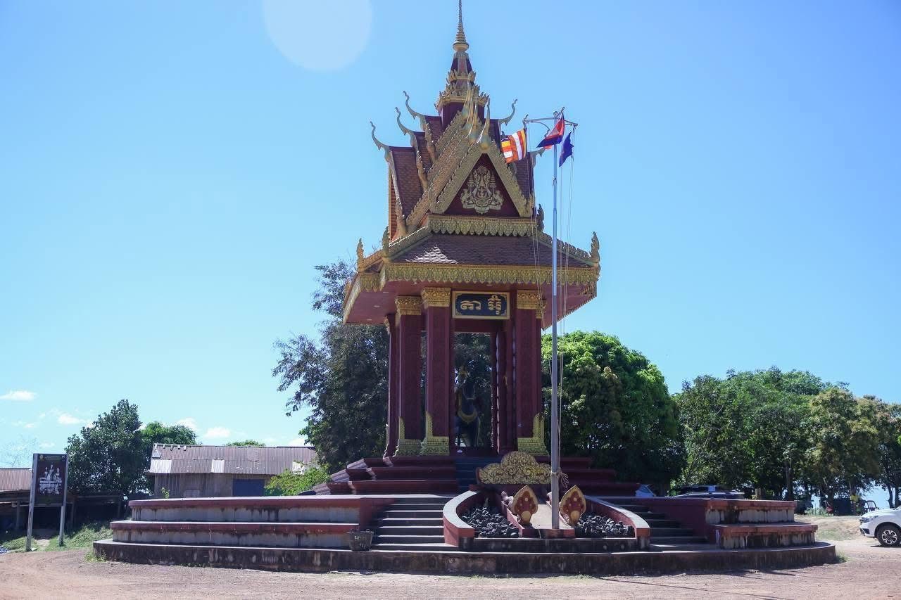 &nbsp;រូបសំណាកតាអ៊ុំក្នុងតំបន់អានសេះ