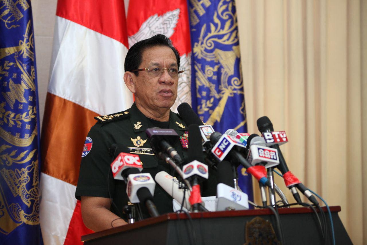 លោកនាយឧត្តមសេនីយ៍ ឈុំ សុជាត